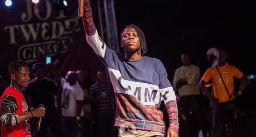 STONEBWOY DESERVES AN AWARD FOR HOSTING DAVIDO’S DRAMATIC WEEKEND!