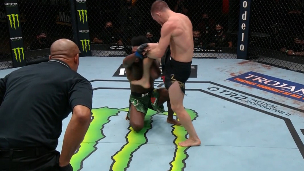 Aljamain Sterling did nothing wrong after Petr Yan’s illegal knee at UFC 259