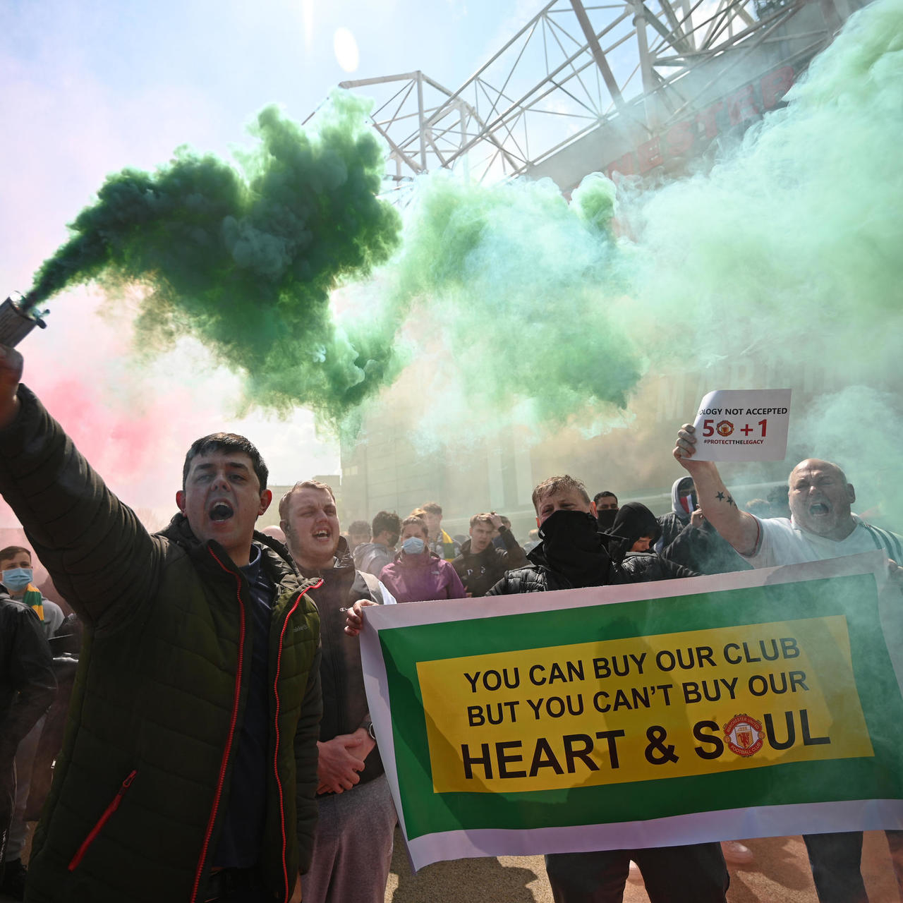 Man United, Liverpool match called off after fans storm stadium