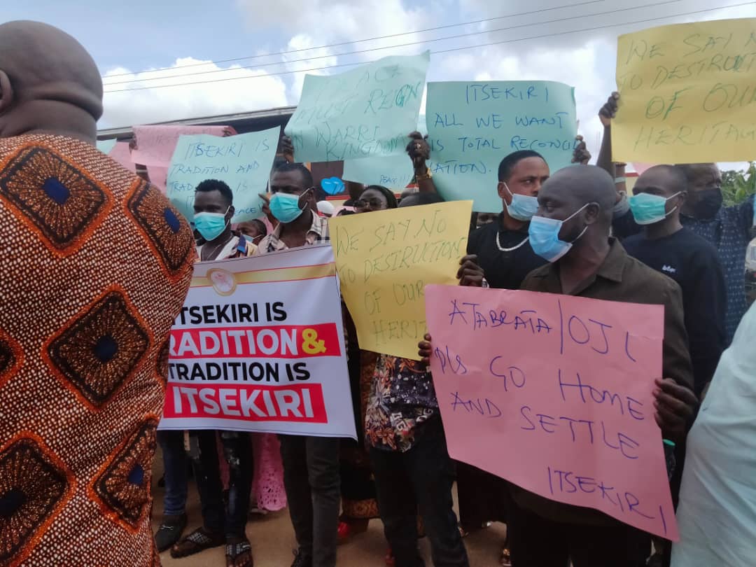 TRADITIONAL STOOL:  ITSEKIRI YOUTHS PROTEST, CALLS FOR  WITHDRAWAL OF CASE FROM  POLICE FOR PEACEFUL RESOLUTION