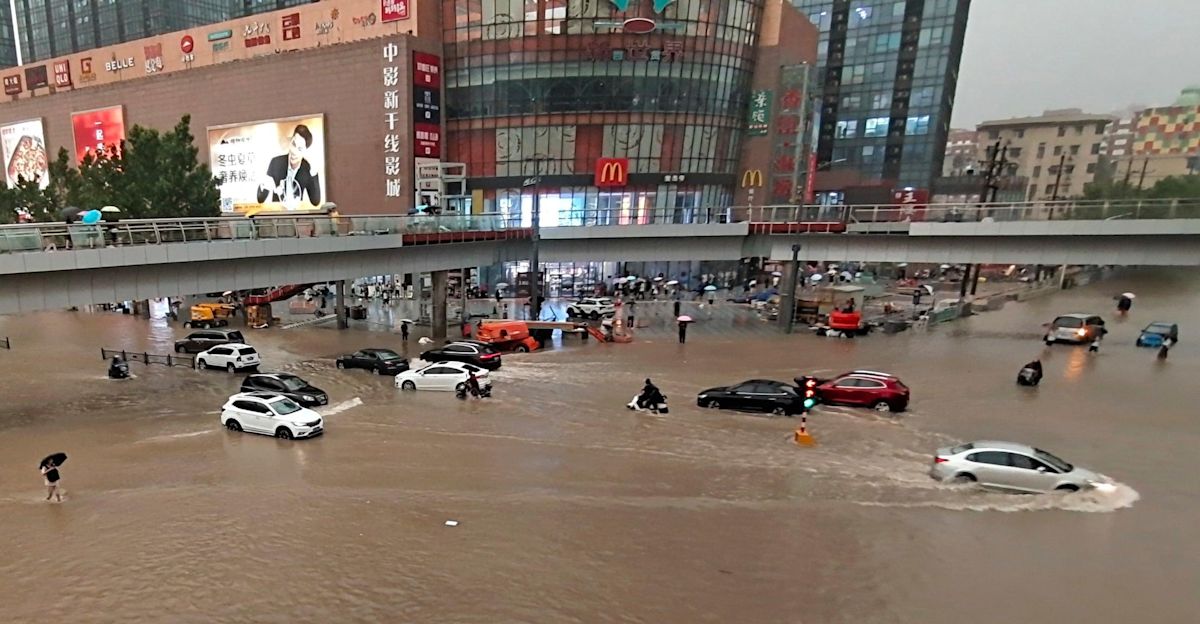 China floods: 12 dead in Zhengzhou train and thousands evacuated in Henan