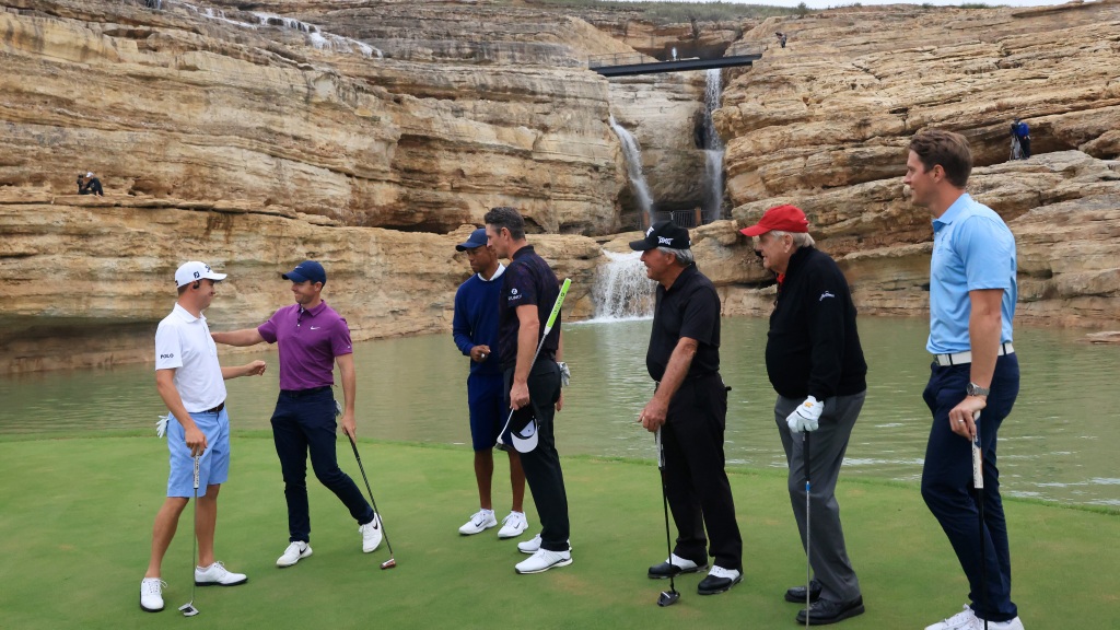 Tiger Woods, new photos on the golf course
