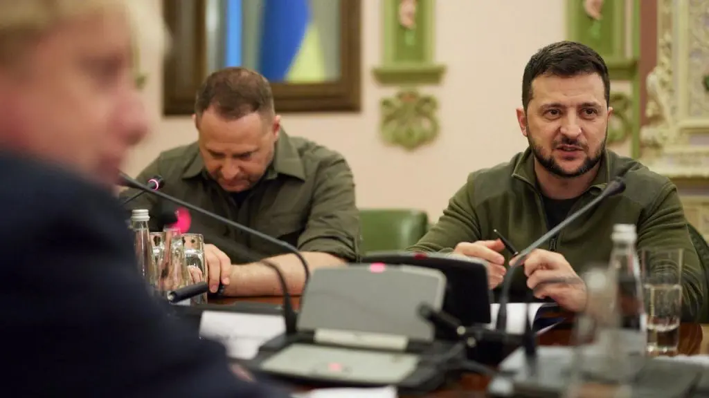 Ukraine: Johnson pledges aid to Zelensky in Kyiv meeting