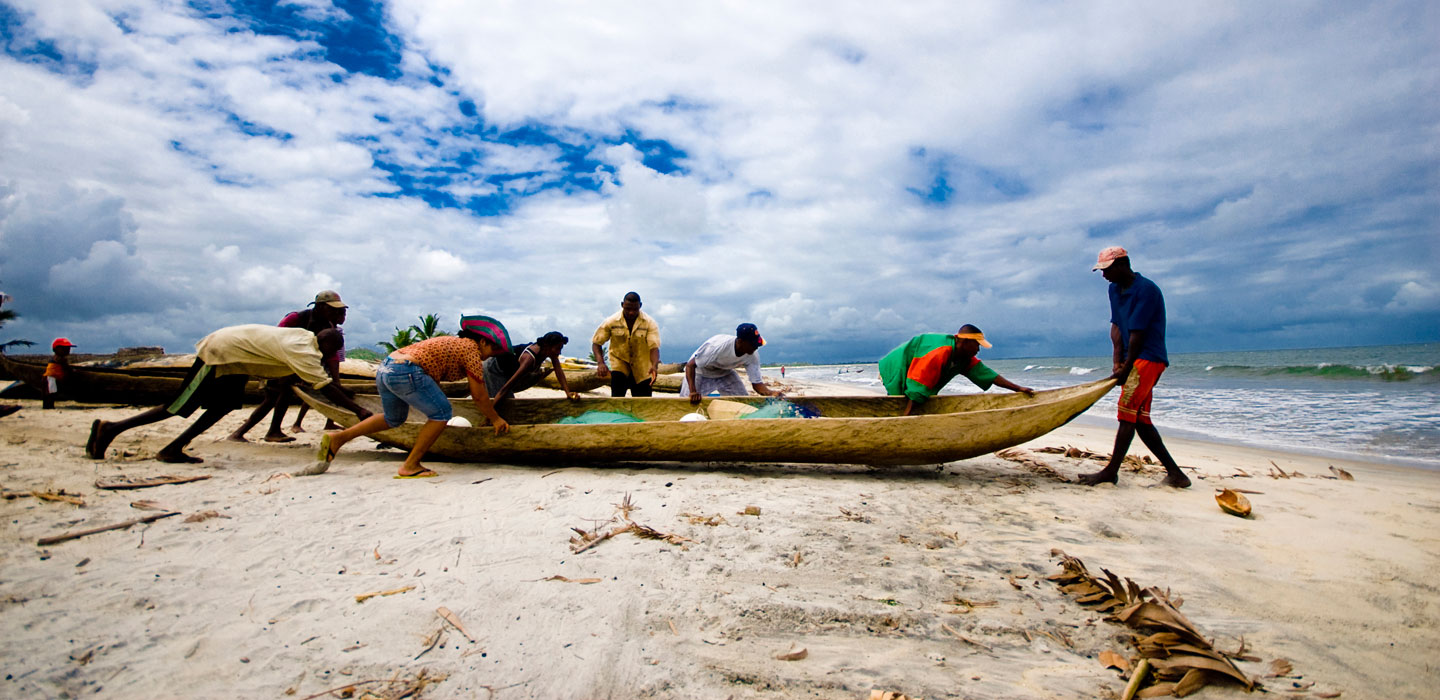 Elderly fishermen in Seychelles recognised for contribution to sector at presidential ceremony
