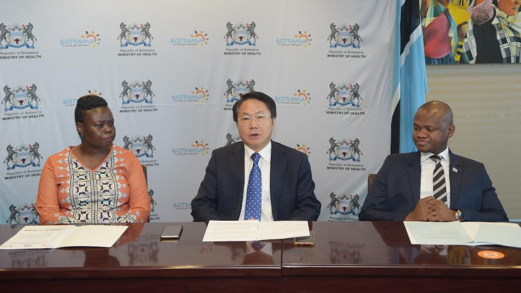 Chinese Ambassador to Botswana Wang Xuefeng (C) addresses the media during the handover ceremony of personal protective equipment and reproductive health products donated by China in Gaborone, Botswana, January 27, 2023. /Xinhua