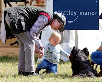 princess-anne-meeting-dog-with-mia-tindall