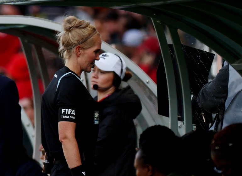 Soccer Football - FIFA Women’s World Cup Australia and New Zealand 2023 - Group B - Nigeria v Canada - Melbourne Rectangular Stadium, Melbourne, Australia - July 21, 2023 Referee Lina Lehtovaara checks the VAR screen before awarding Canada a penalty kick REUTERS/Asanka Brendon Ratnayake