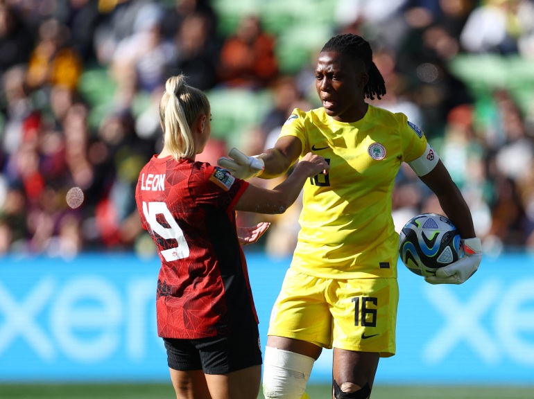 Soccer Football - FIFA Women’s World Cup Australia and New Zealand 2023 - Group B - Nigeria v Canada - Melbourne Rectangular Stadium, Melbourne, Australia - July 21, 2023 Nigeria's Chiamaka Nnadozie and Canada's Adriana Leon clash REUTERS/Hannah Mckay