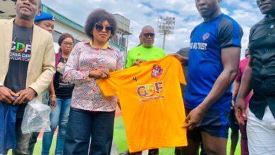 Gloria Diri Foundation Presents New Pairs of Jerseys to Bayelsa United.