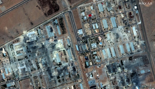 02-after-recent-airstrikes-overview-of-isfahan-nuclear-technology-center-22un2025-wvl.jpg 