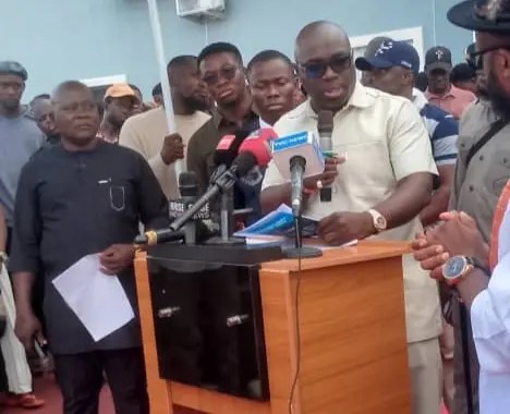 Keston Pondi speaking at the Commissioning of Isoko Youth House.