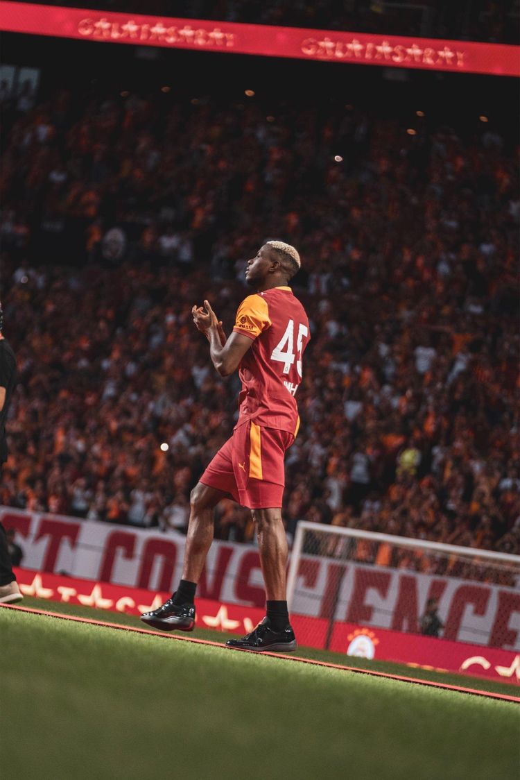 Victor Osimhen at the Galatasaray unveiling.