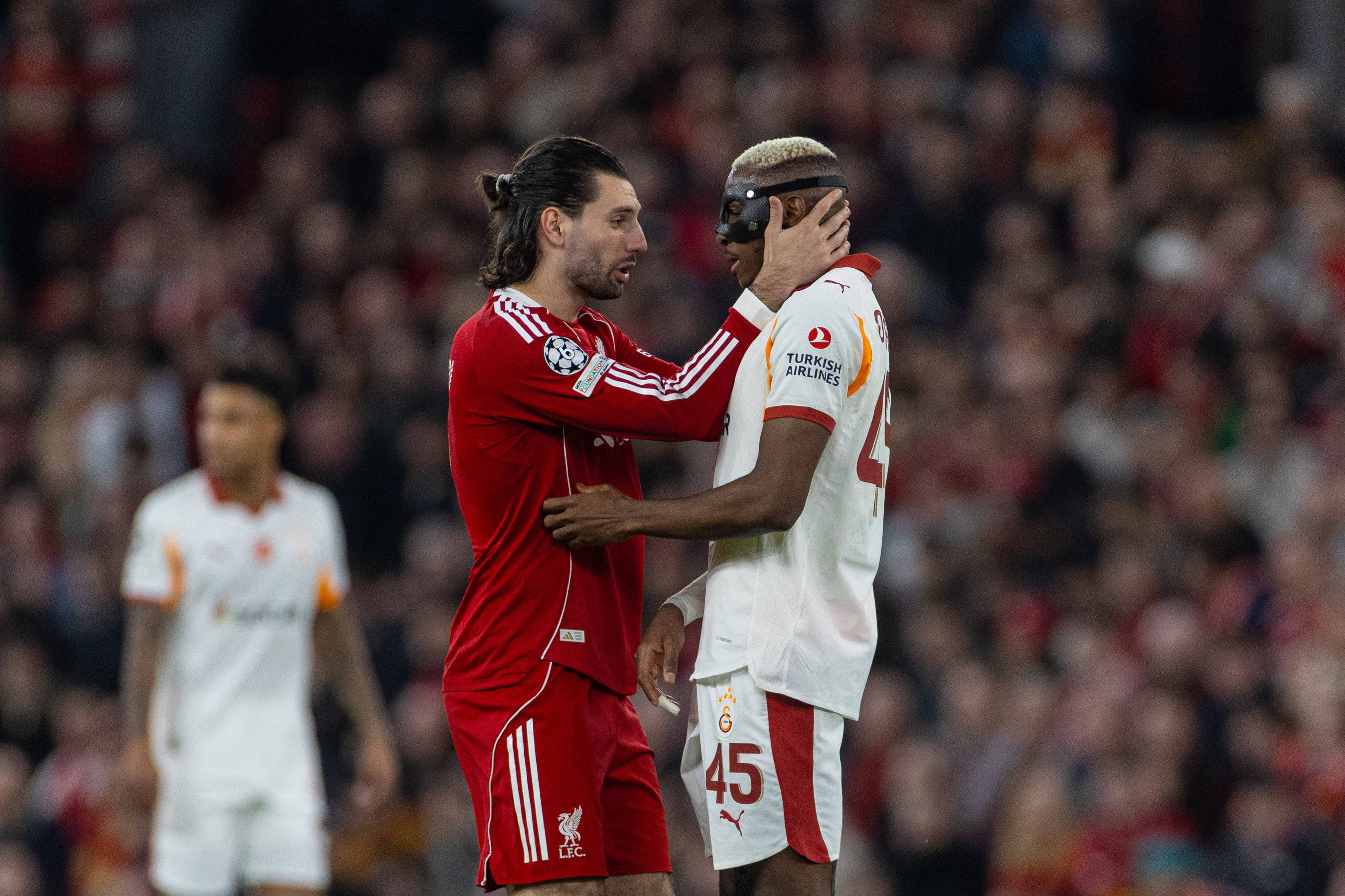 Dominik Szoboszlai speaks to Galatasaray's Victor Osimhen